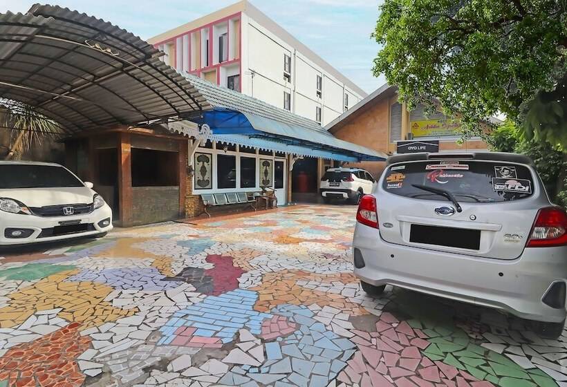 هتل Oyo Life 2899 Ardilia Kost