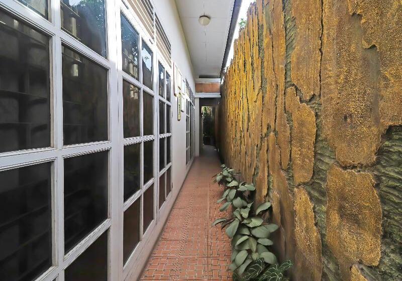 هتل Oyo Life 2899 Ardilia Kost