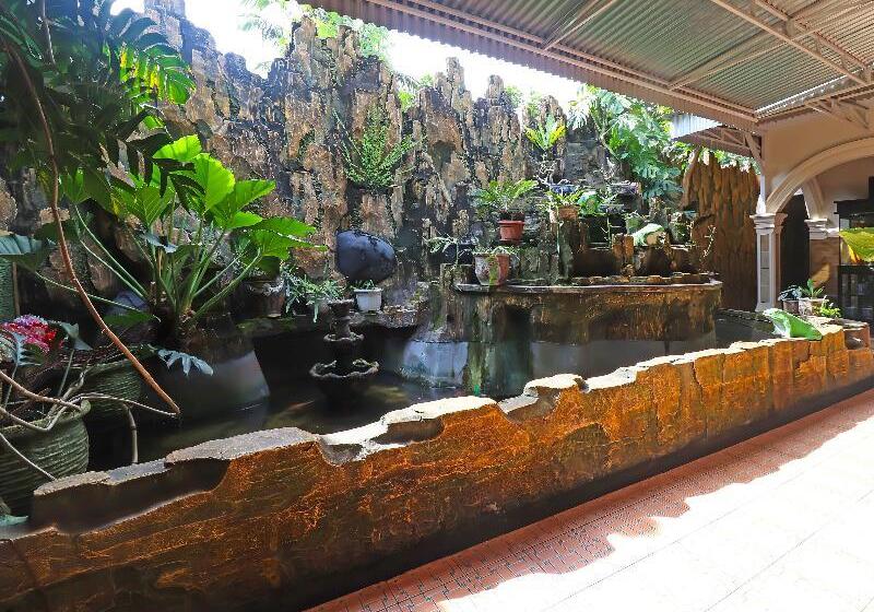 هتل Oyo Life 2899 Ardilia Kost