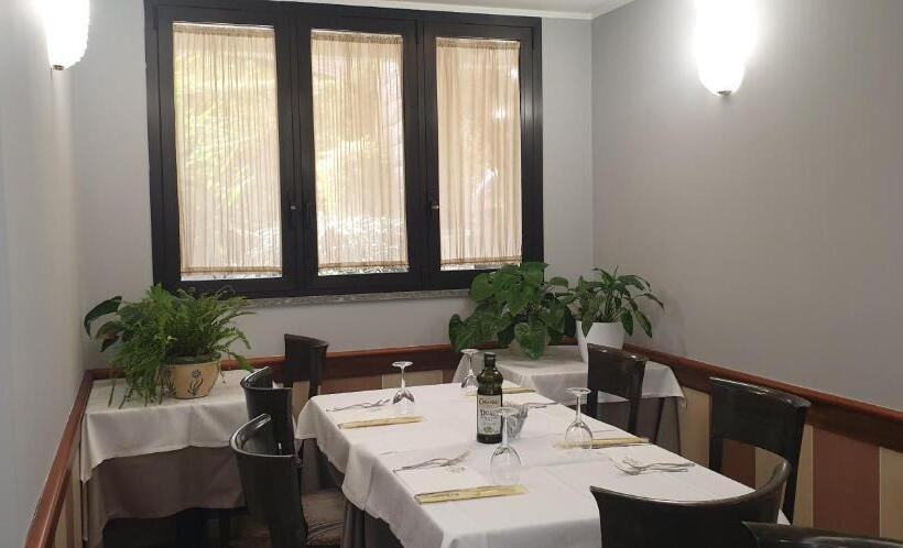 هتل Albergo Ristorante Delfino
