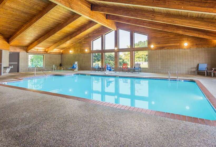 هتل Americinn By Wyndham Menominee