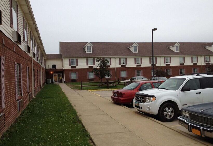 فندق Country Hearth Inn & Suites Willard