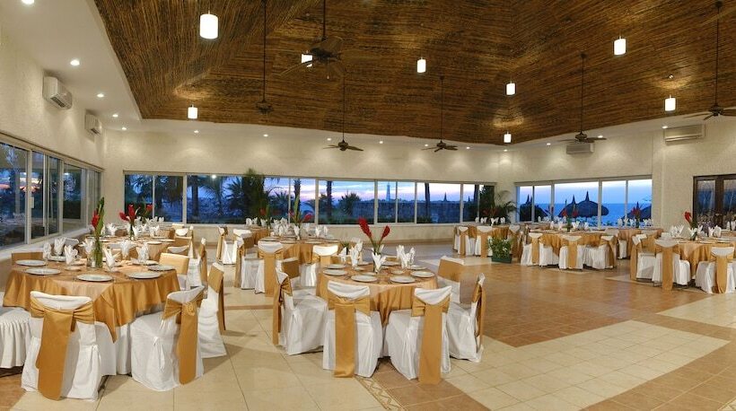 ホテル El Cid Marina Beach