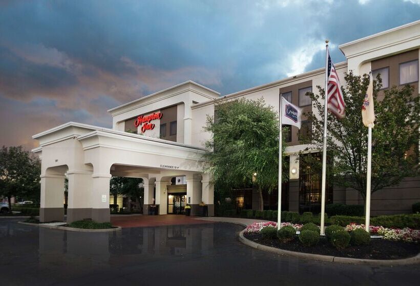 هتل Hampton Inn Linden