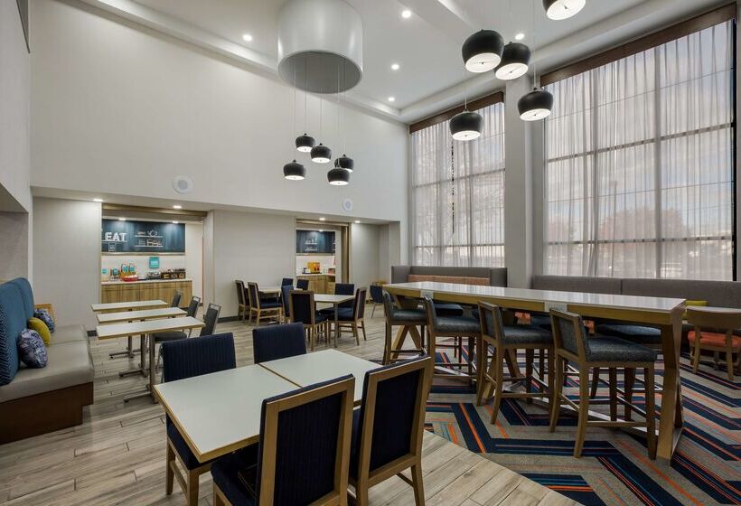 هتل Hampton Inn Linden