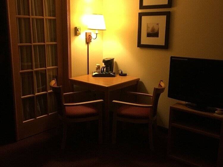 ホテル Moose Lake Lodge & Suites