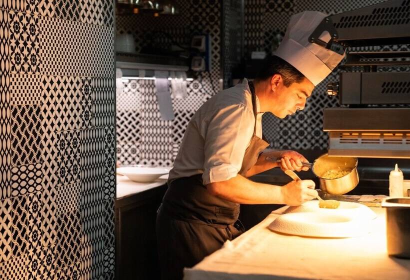 هتل Relais & Chateaux Villa Crespi