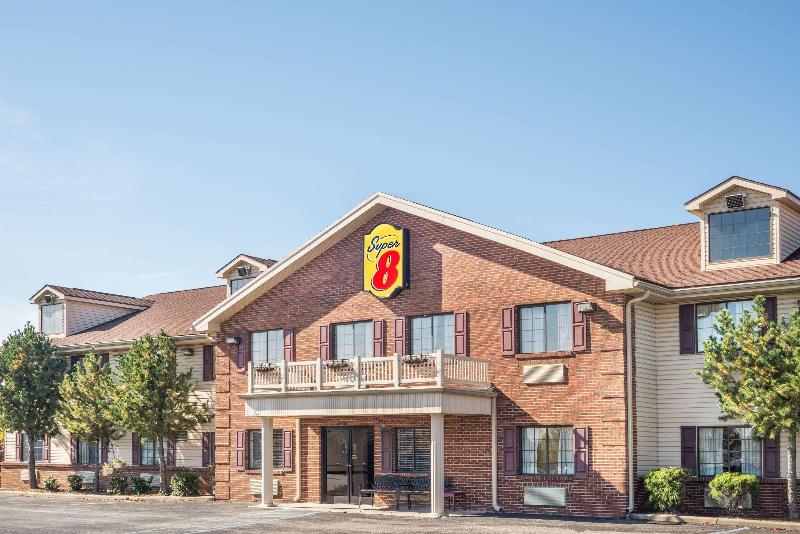فندق Super 8 By Wyndham Madison In