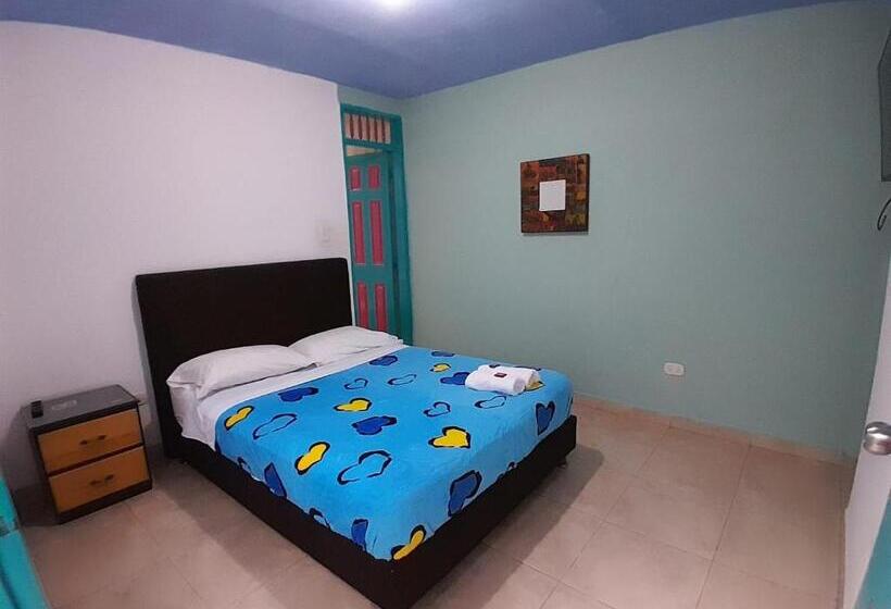 پانسیون Hostal Johnnier