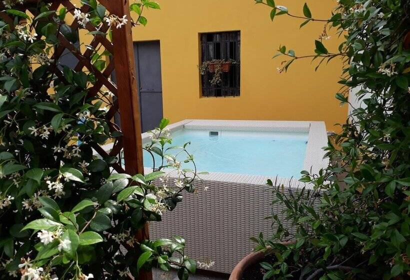 هتل B&b La Corte Suites