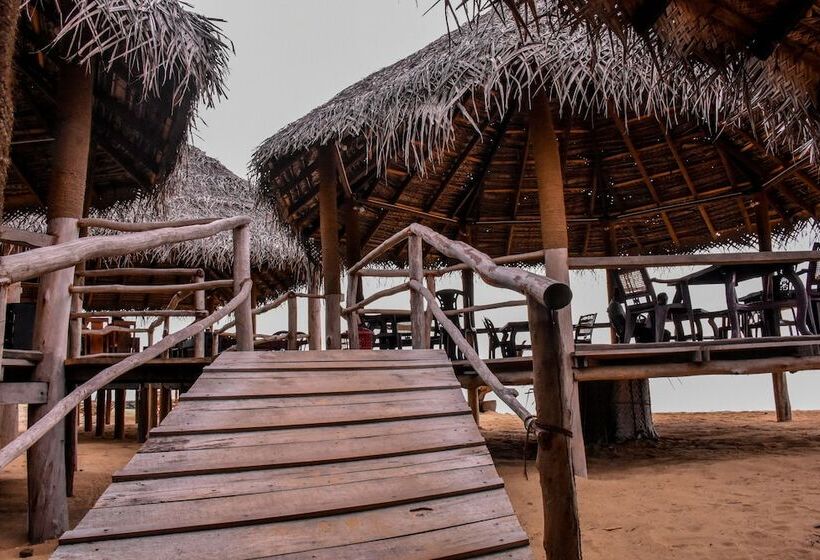 호텔 Omeesha Beach