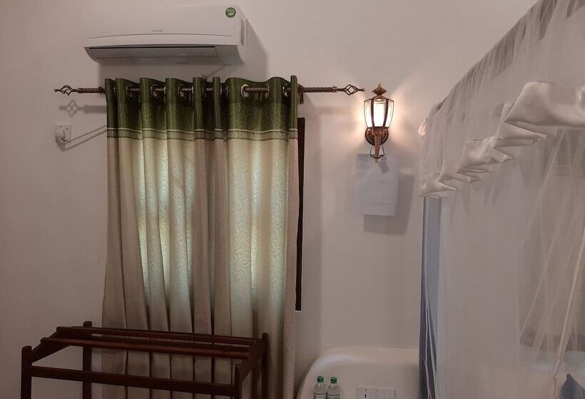 호텔 Omeesha Beach