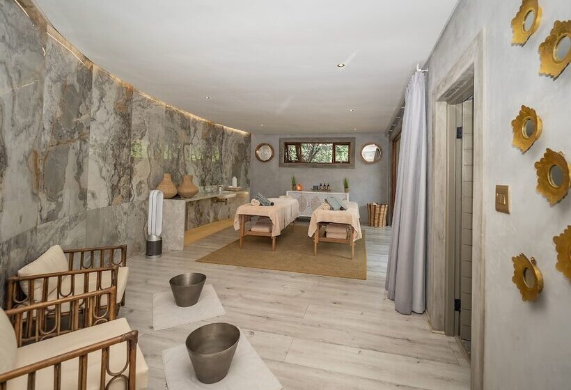 هتل Lush Private Game Lodge