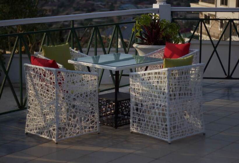 Hill View Hotel Mccarthy Hills