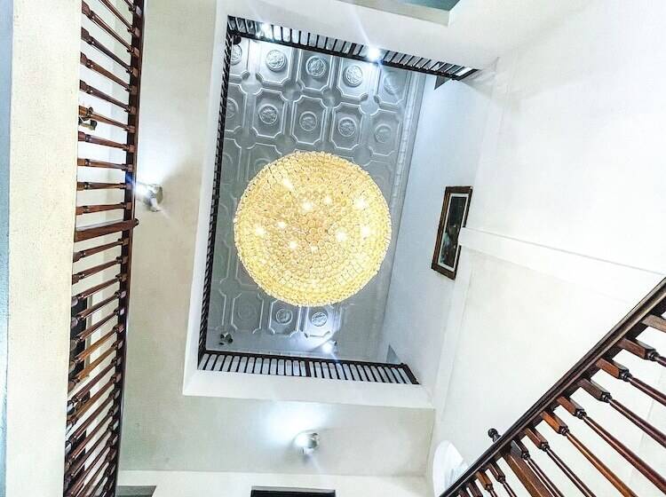 Hill View Hotel Mccarthy Hills