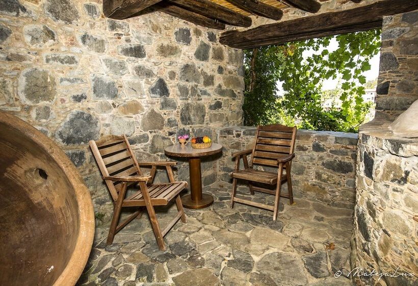 בית מלון כפרי Ambelikos Traditional Agro