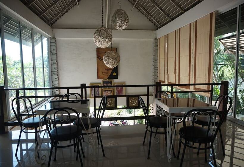هتل Thatphanom Place