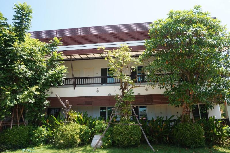 هتل Thatphanom Place