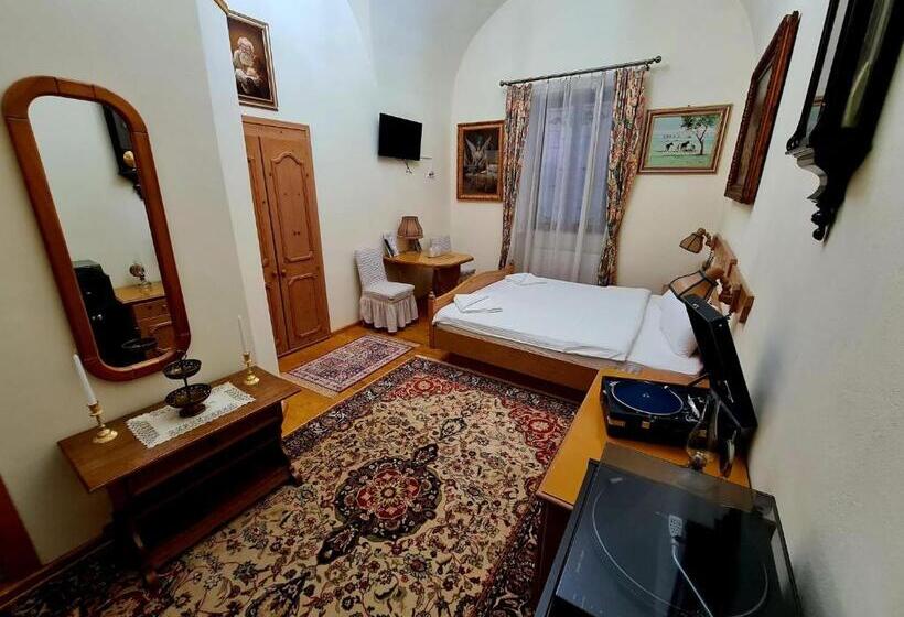 פנסיון Armenopolis   Adults Only