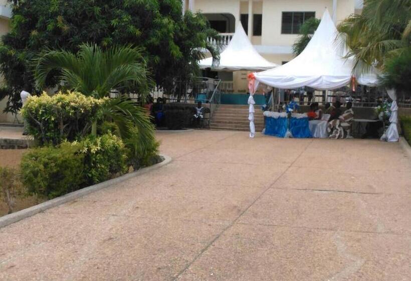 منتجع Jackson Guesthouse Anomabo