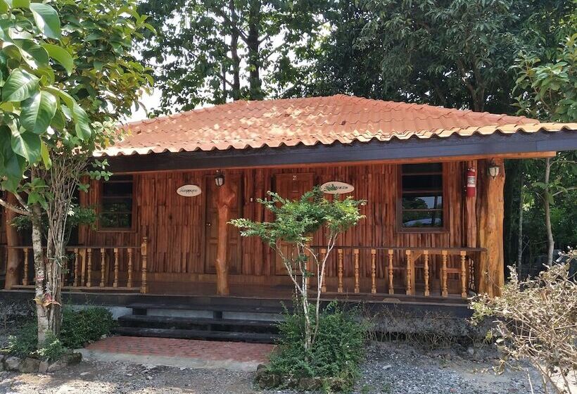 هتل Taweesuckkittiya Resort