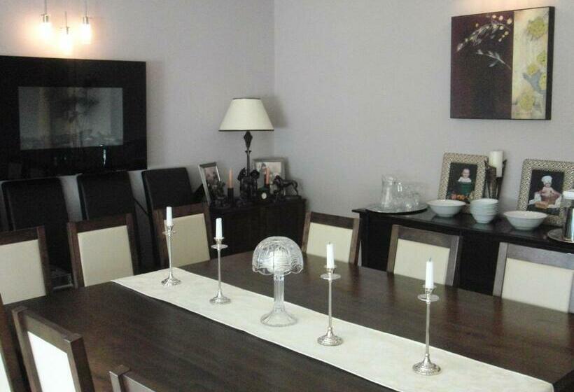 צימר Woodlands House