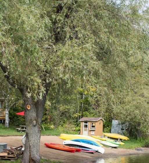 فندق Ogopogo Resort