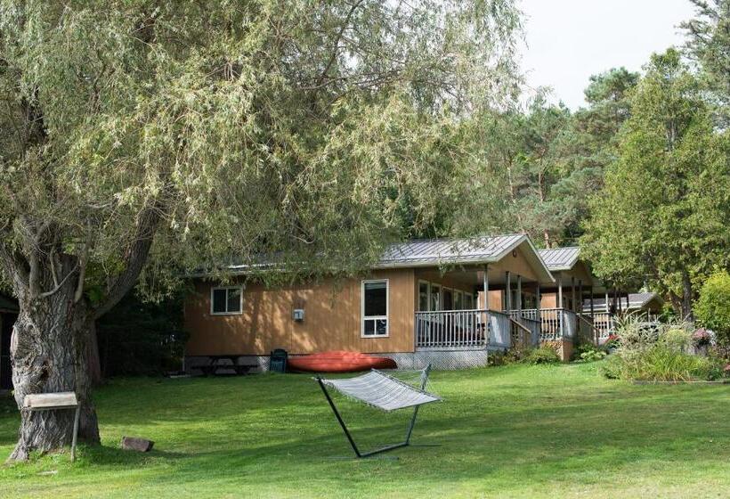 فندق Ogopogo Resort