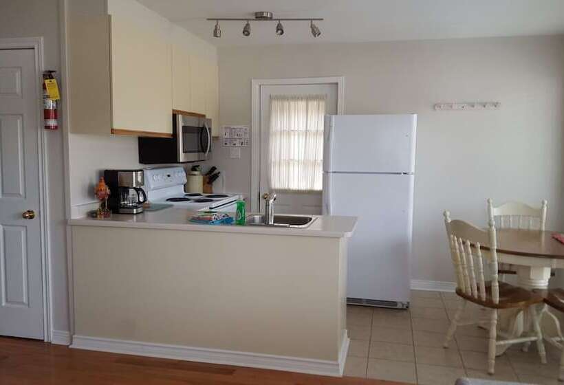 فندق Ogopogo Resort