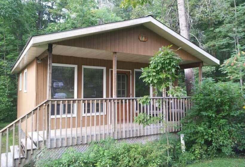 فندق Ogopogo Resort