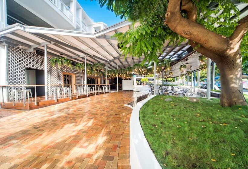 Отель Airlie Beach