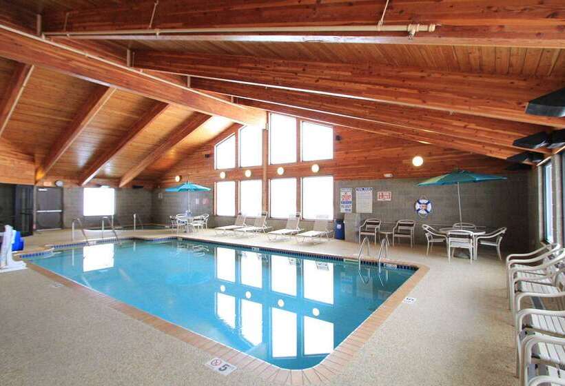هتل Americinn By Wyndham Cedar Rapids Airport