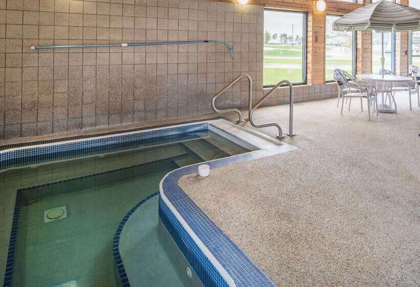 בית מלון כפרי Americinn By Wyndham Valley City  Conference Center