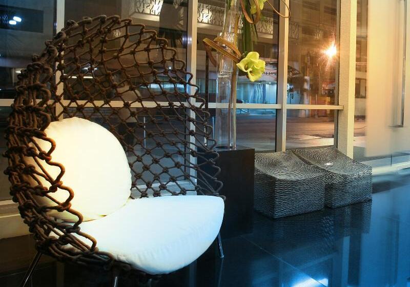 فندق Astoria Plaza