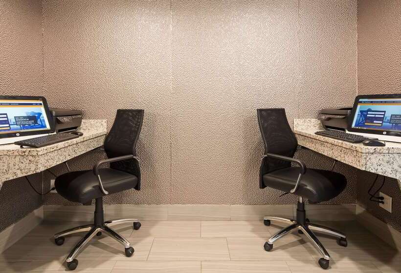 هتل Best Western Plus Flint Airport Inn & Suites