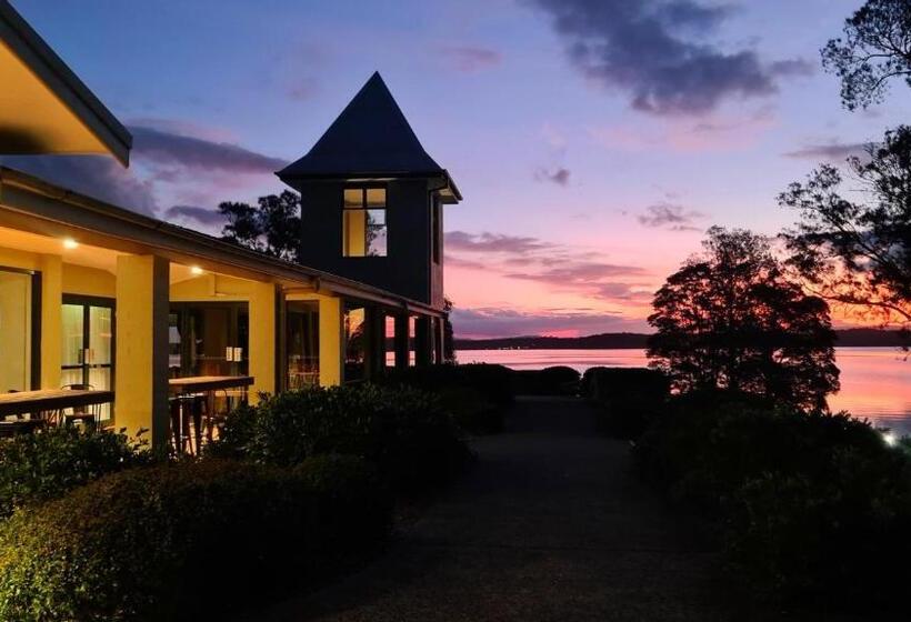 Отель Stay At Raffertys Resort