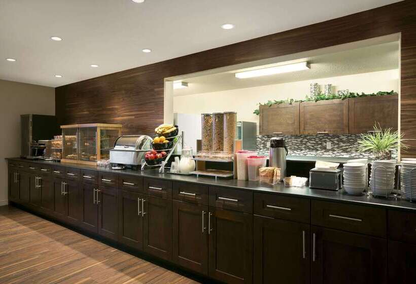 هتل Days Inn By Wyndham Regina