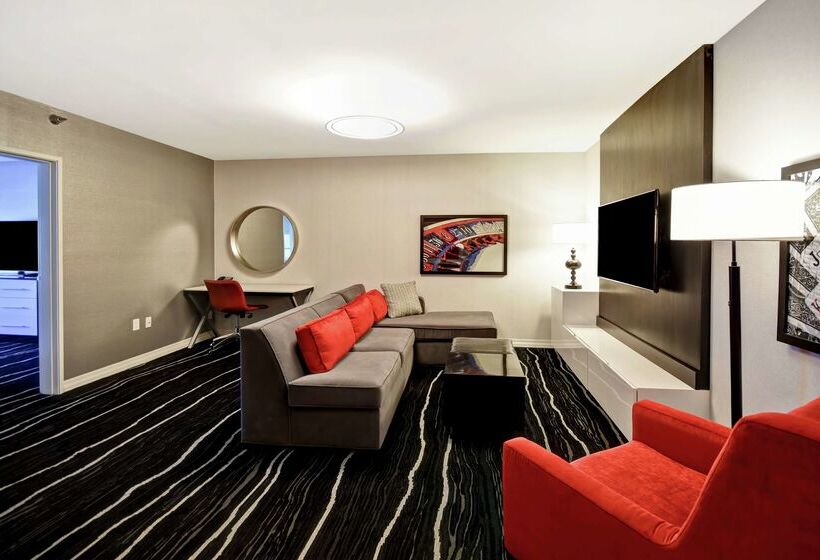 هتل Doubletree By Hilton Deadwood At Cadillac Jack's