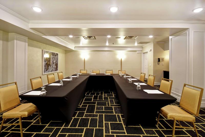 هتل Doubletree By Hilton Deadwood At Cadillac Jack's