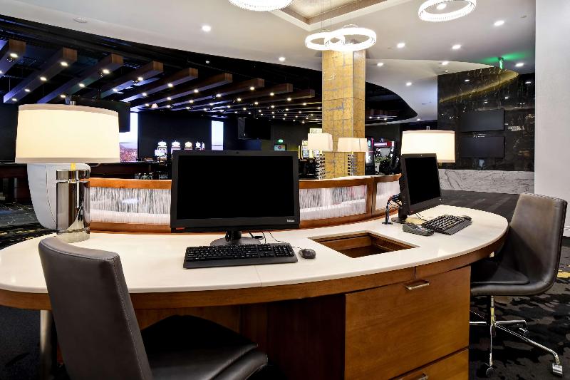 هتل Doubletree By Hilton Deadwood At Cadillac Jack's