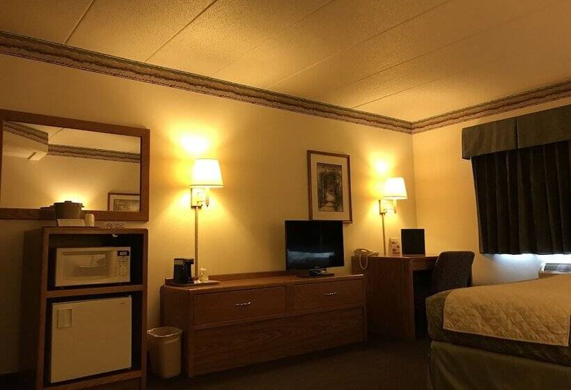 בית מלון כפרי Fairbridge Inn & Suites