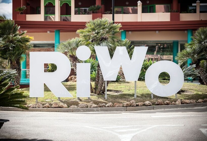 هتل Holiday World Riwo