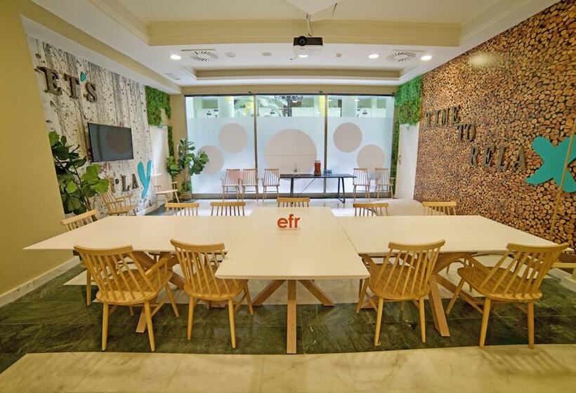 هتل Holiday World Riwo