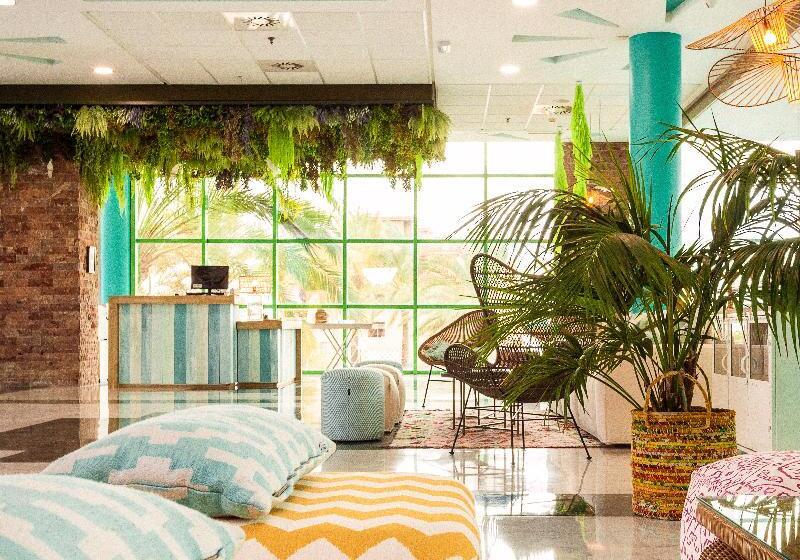 هتل Holiday World Riwo