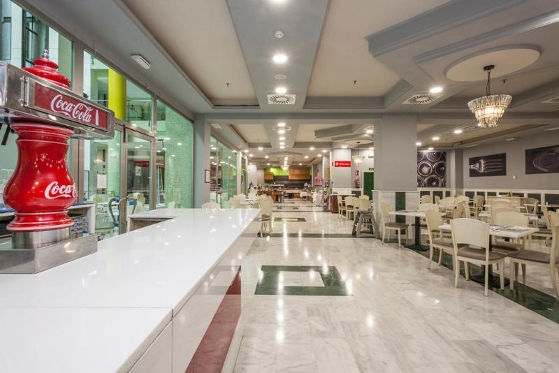 هتل Holiday World Riwo