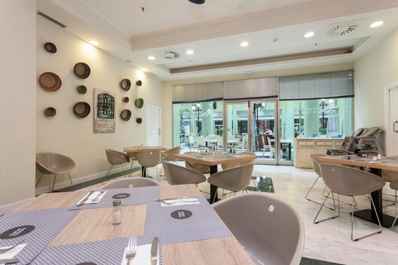 هتل Holiday World Riwo