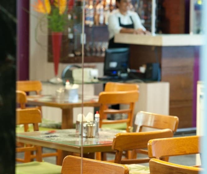 هتل Iracema Travel