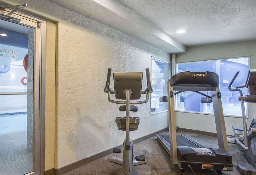 هتل Quality Inn & Suites Yorkton