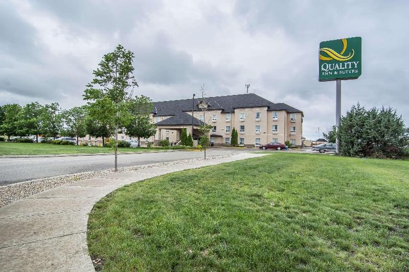 هتل Quality Inn & Suites Yorkton
