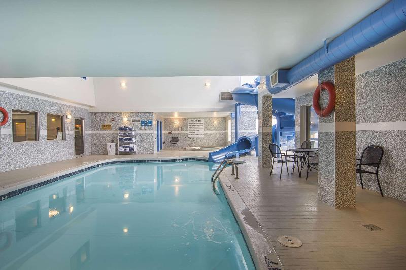 هتل Quality Inn & Suites Yorkton